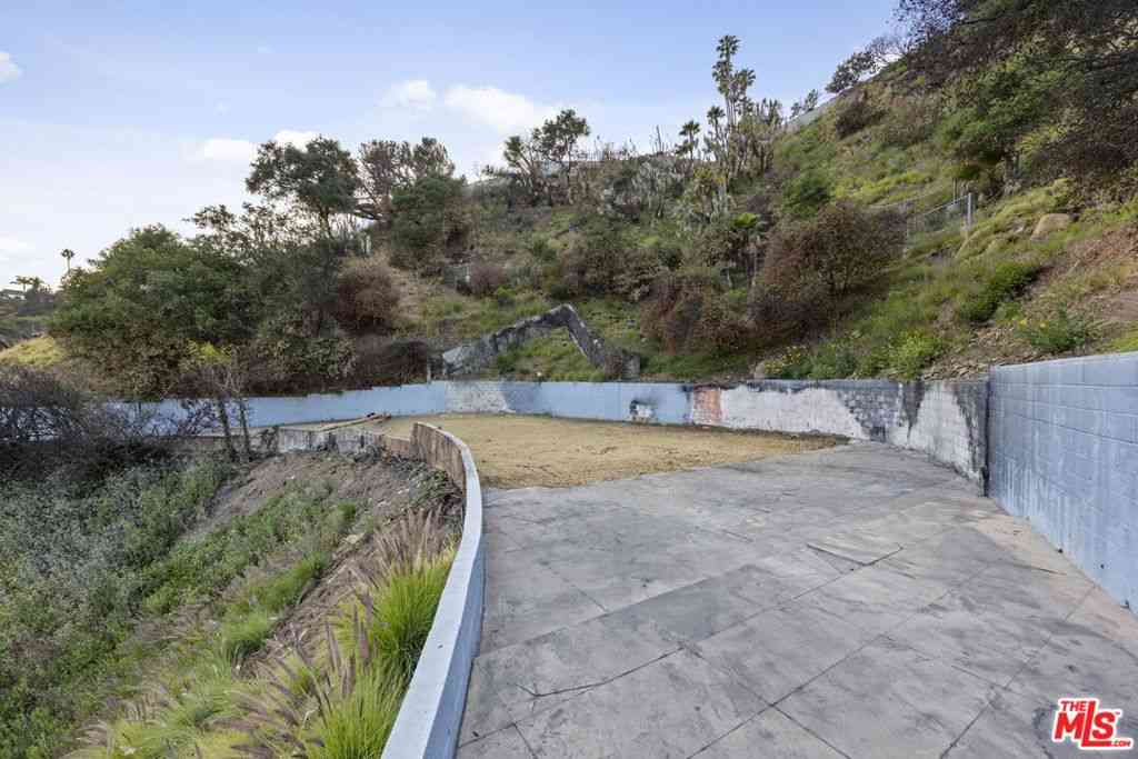 Vacant Land For Sale - 16613 Pequeno Place<br/> Pacific Palisades, CA 90272
