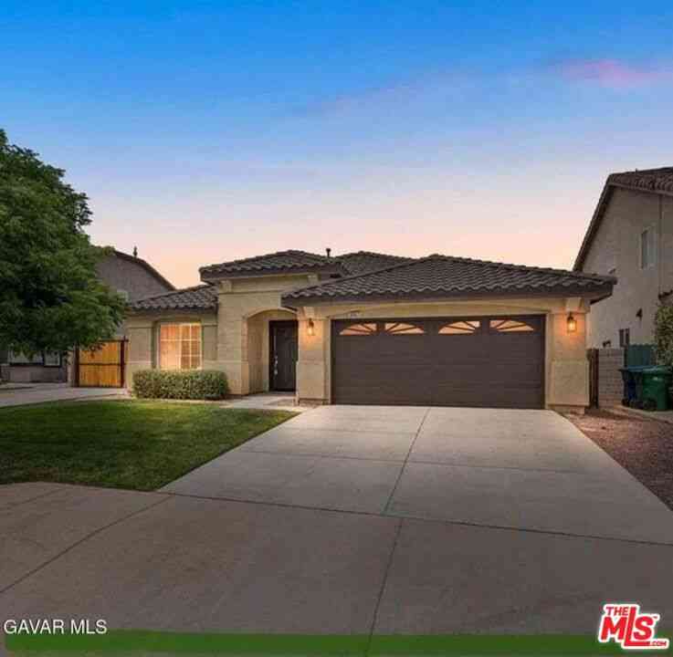 Homes For Sale - 3057 Kilt Court<br/> Lancaster, CA 93535