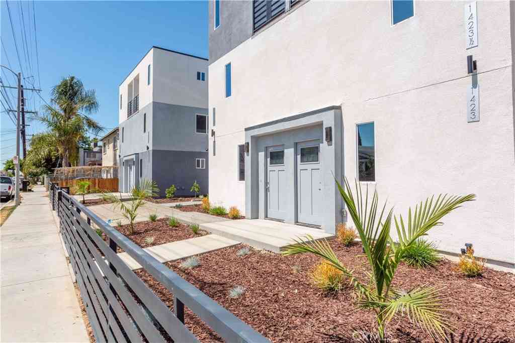 Townhouse For Rent - 1429 S New Hampshire Avenue<br/> Los Angeles, CA 90006