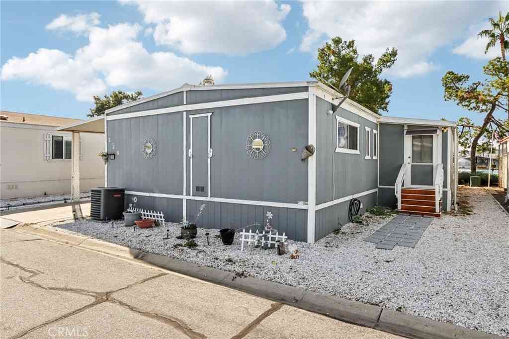 Mobile Home For Sale - 5001 W Florida #208<br/> Hemet, CA 92545
