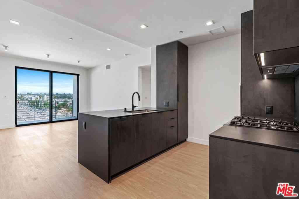 Condo For Rent - 3688 Overland Ave #PH21<br/> Los Angeles, CA 90034