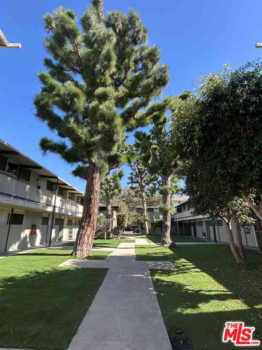 Condo For Rent - 11133 Rose Avenue #4<br/> Los Angeles, CA 90034