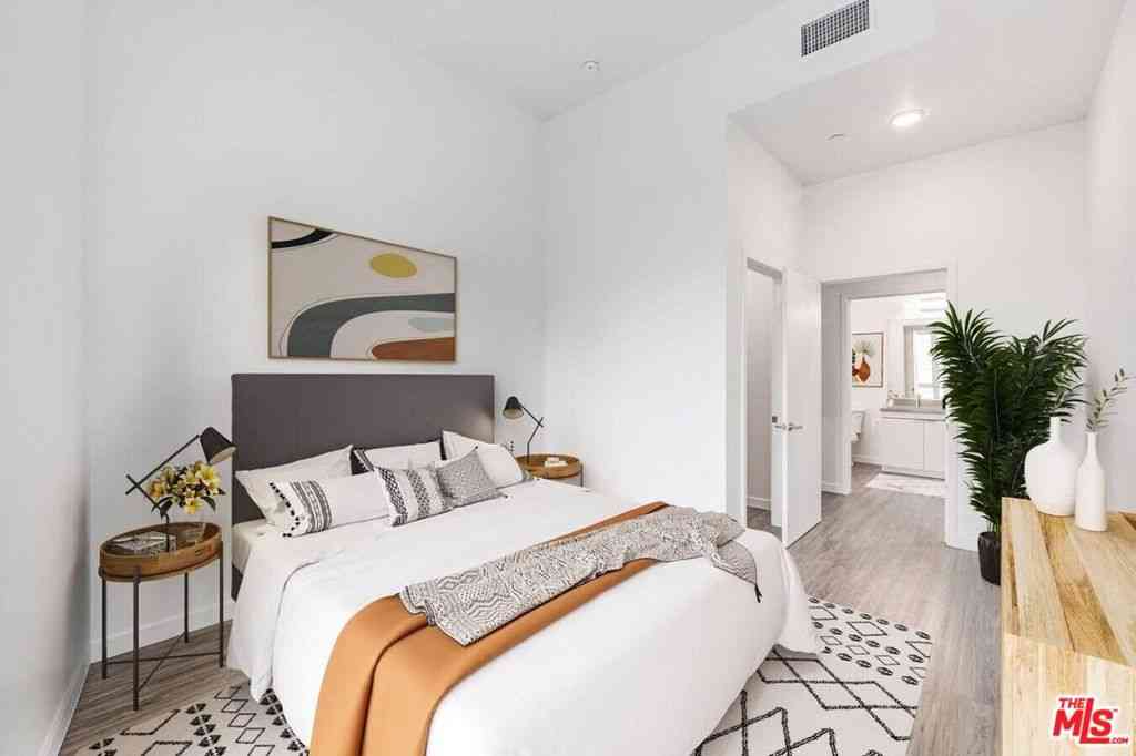 Homes For Rent - 107 S Hewitt Street #208<br/> Los Angeles, CA 90013