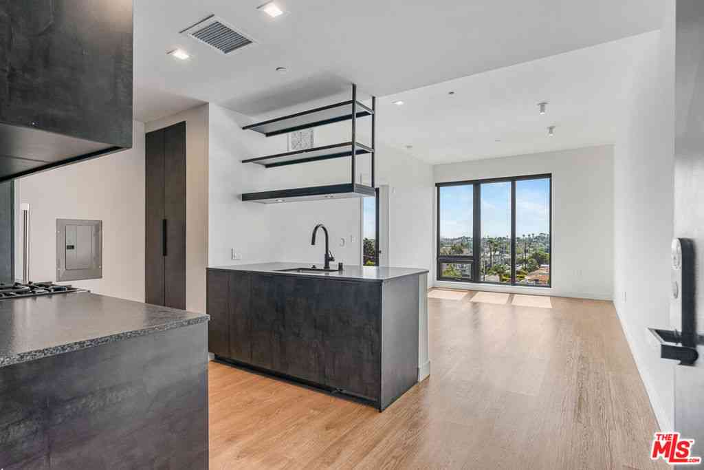 Condo For Rent - 10700 Tabor St #524<br/> Los Angeles, CA 90034