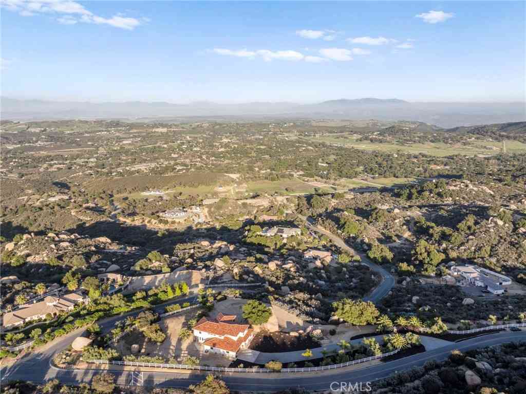Homes For Sale - 41950 Hacienda Dr<br/> Murrieta, CA 92562