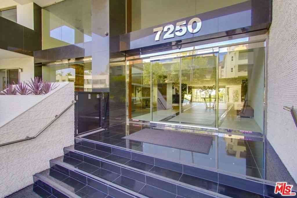 Condo For Rent - 7250 Franklin Avenue #702<br/> Los Angeles, CA 90046