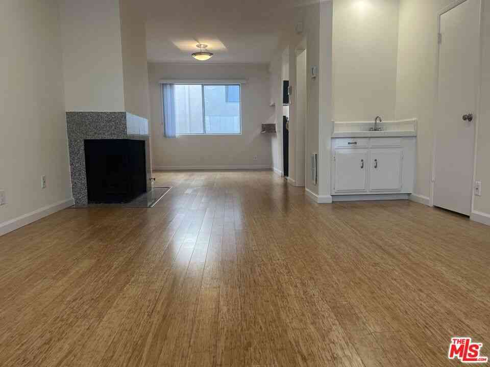 Condo For Rent - 11937 Darlington Avenue #4<br/> Los Angeles, CA 90049