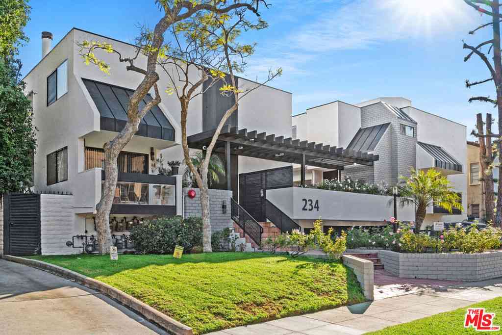 Condo For Rent - 234 S Tower Drive #2<br/> Beverly Hills, CA 90211