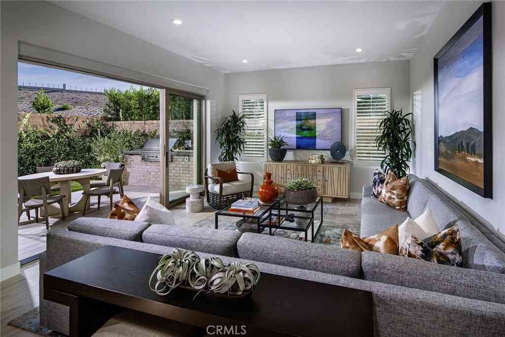 Condo For Sale - 214 Maricopa<br/> Irvine, CA 92618