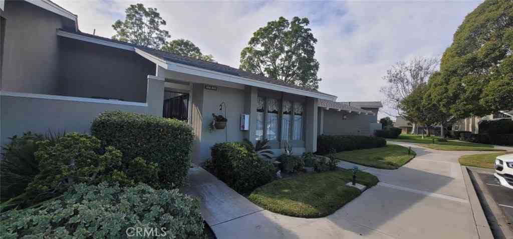 Condo For Sale - 8766 Tulare Drive #405B<br/> Huntington Beach, CA 92646