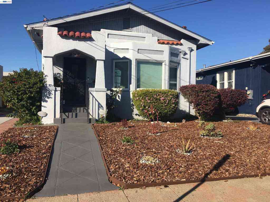 Homes For Sale - 2621 66th Avenue<br/> Oakland, CA 94605