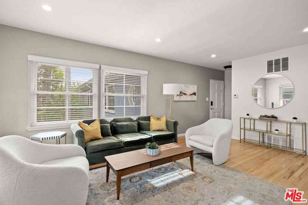 Condo For Sale - 1137 26th Street #D<br/> Santa Monica, CA 90403
