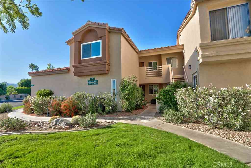 Condo For Sale - 78223 Scarlet Court<br/> La Quinta, CA 92253