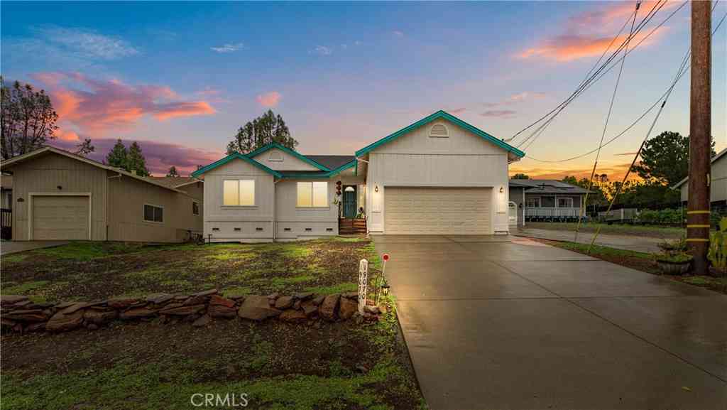 Homes For Sale - 19070 Ravenhill<br/> Hidden Valley Lake, CA 95467