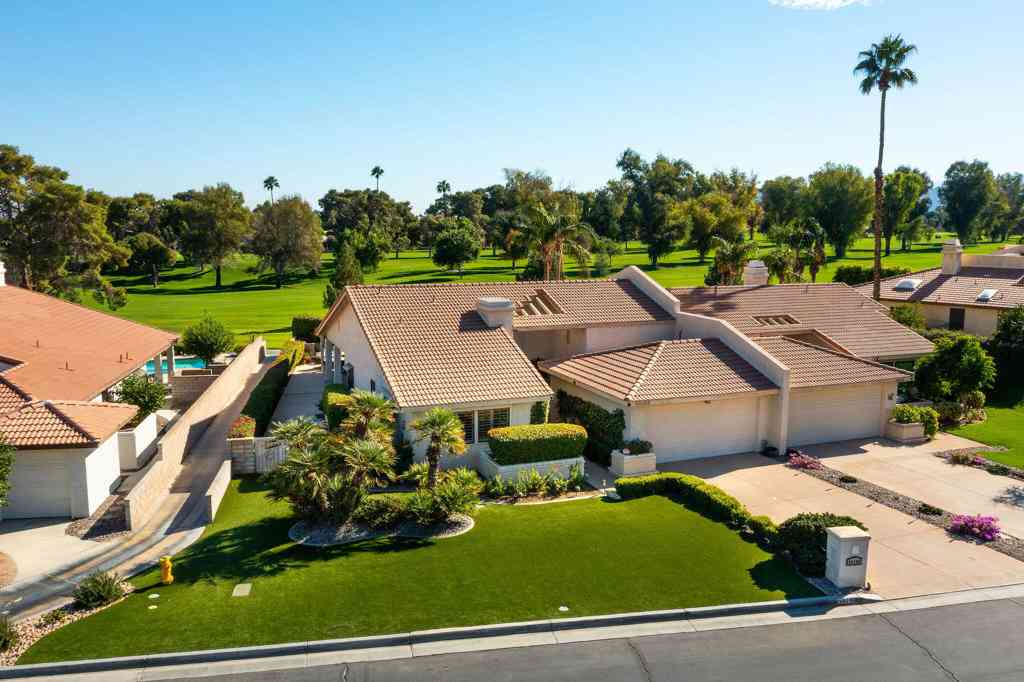Condo For Sale - 39196 Sweetwater Drive<br/> Palm Desert, CA 92211