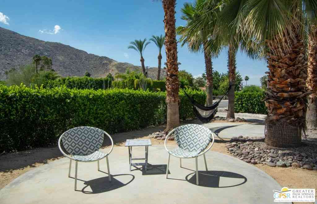 Homes For Sale - 594 S Calle Encilia<br/> Palm Springs, CA 92264