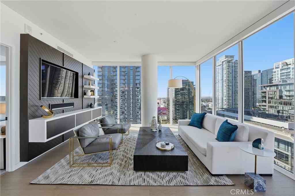 Condo For Rent - 1050 S Grand #1801<br/> Los Angeles, CA 90015
