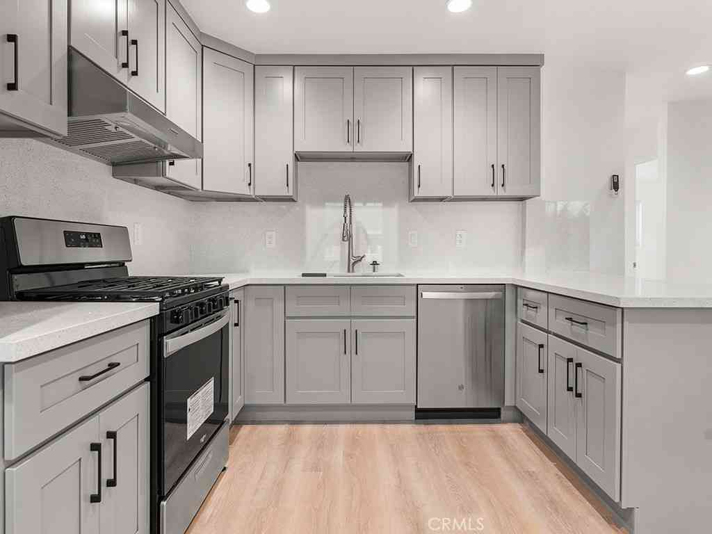Condo For Rent - 308 S Laurel Street #C<br/> Santa Ana, CA 92704