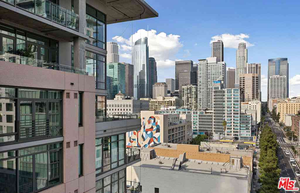 Homes For Sale - 1111 S Grand Avenue #1111<br/> Los Angeles, CA 90015