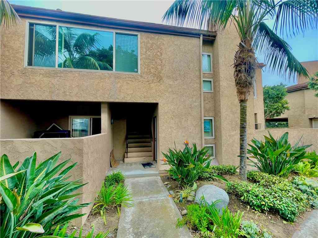 Condo For Rent - 16973 Bluewater Lane #71<br/> Huntington Beach, CA 92649