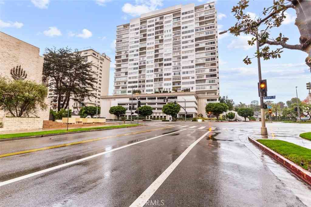 Condo For Sale - 10501 Wilshire #2212<br/> Los Angeles, CA 90024