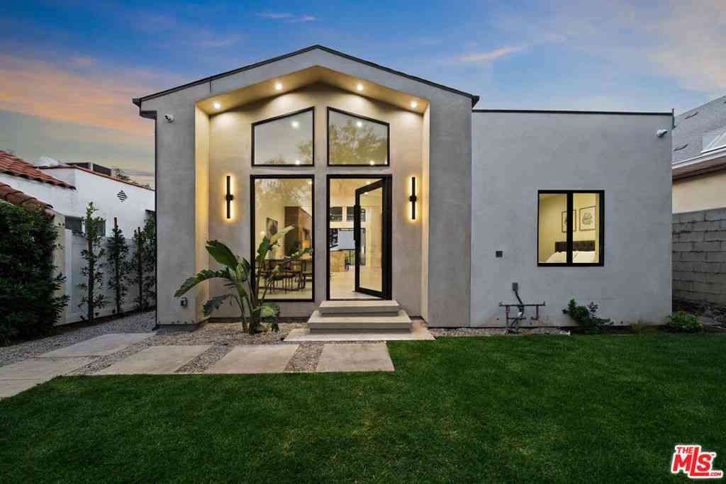 Homes For Sale - 8982 Norma Place<br/> Los Angeles County, West Hollywood, CA 90069
