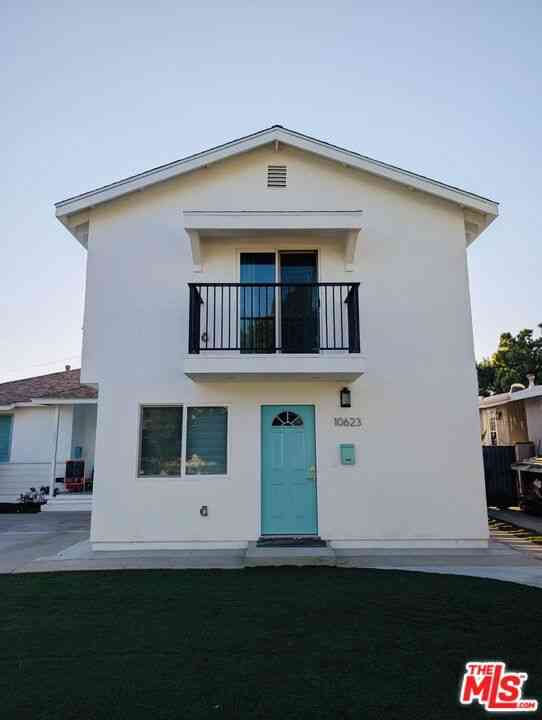 Townhouse For Rent - 10623 Stanwin Avenue<br/> San Fernando, CA 91345