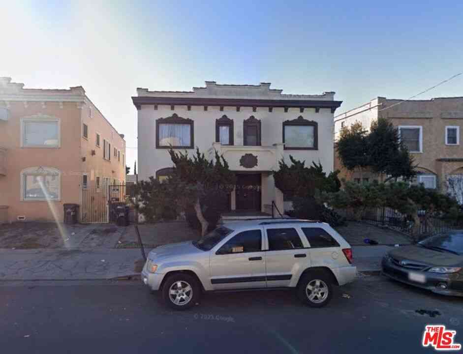 Homes For Sale - 1120 W 42nd Street<br/> Los Angeles, CA 90037
