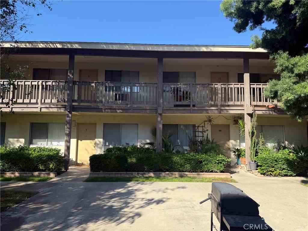 Condo For Rent - 100 S Seranado<br/> Orange, CA 92869