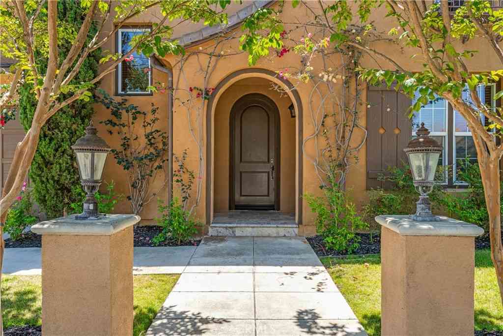 Homes For Sale - 780 W Aster Place<br/> Santa Ana, CA 92706