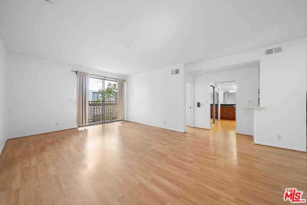 Condo For Sale - 533 S St Andrews Place #203<br/> Los Angeles, CA 90020