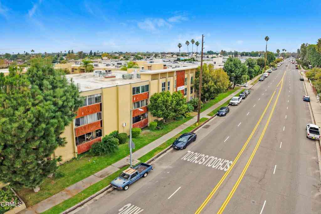 Condo For Sale - 6225 Coldwater Canyon Avenue #104<br/> Los Angeles, CA 91606