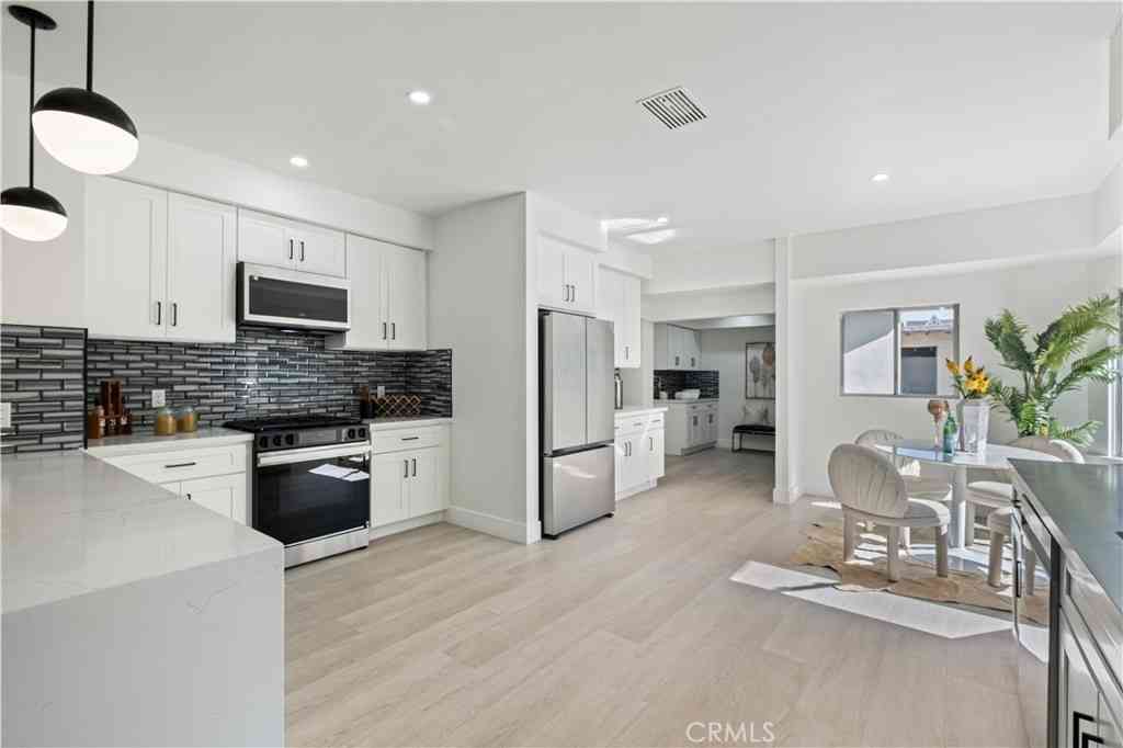 Homes For Sale - 2410 8th Avenue<br/> Los Angeles, CA 90018