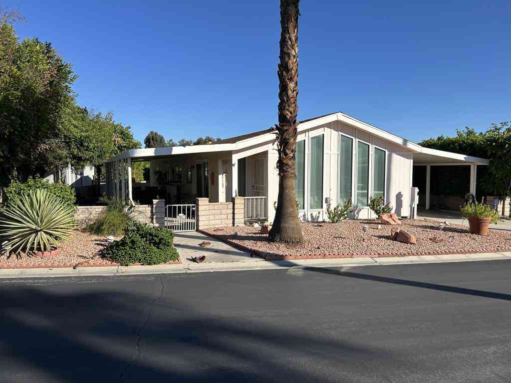 Mobile Home For Sale - 73450 Country Club Drive #62<br/> Palm Desert, CA 92260