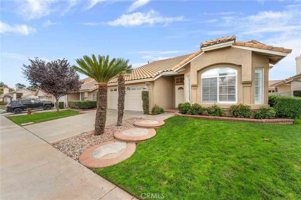 Homes For Sale - 4842 W Fairway Oaks<br/> Banning, CA 92220