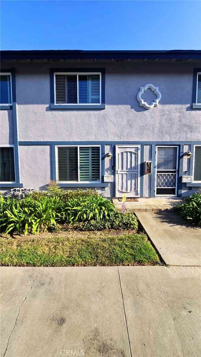 Condo For Sale - 4731 Rey Drive #133<br/> Huntington Beach, CA 92649