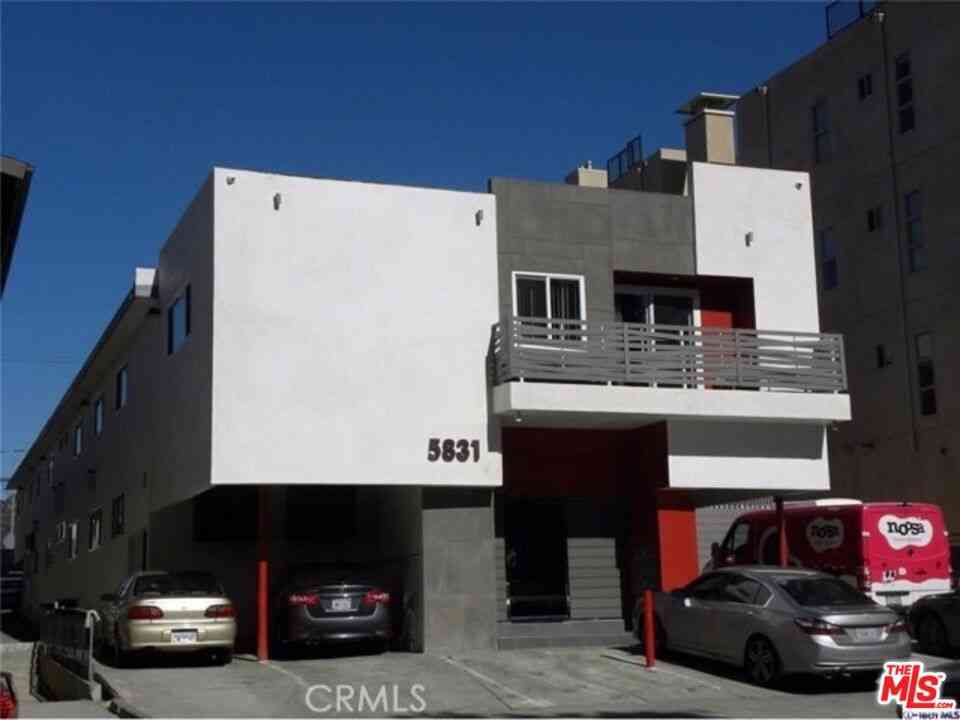 Condo For Rent - 5831 Carlton Way #6<br/> Los Angeles, CA 90028