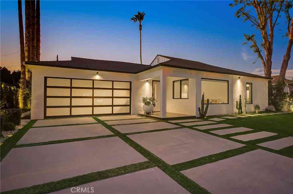 Homes For Rent - 8161 Encino Avenue<br/> Northridge, CA 91325
