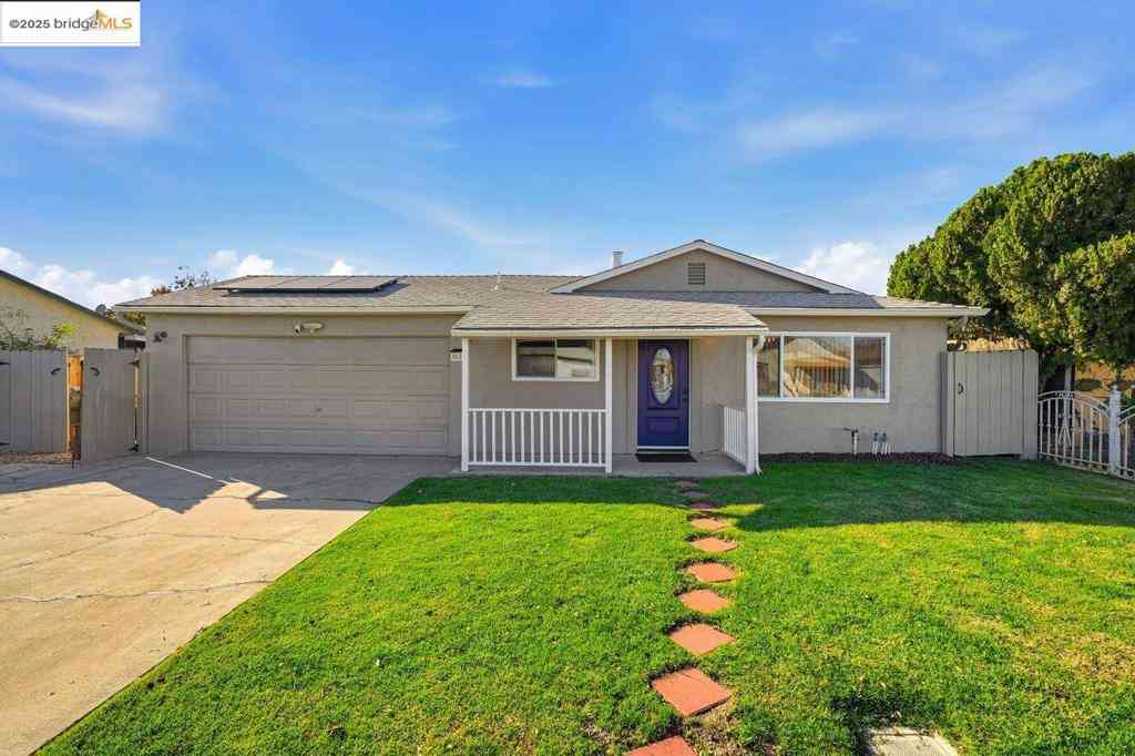Homes For Sale - 16235 Suzie Q Lane<br/> Lathrop, CA 95330
