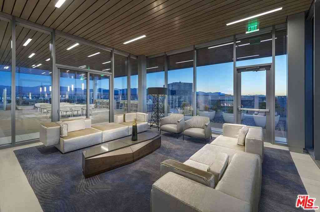 Condo For Rent - 3033 Wilshire Boulevard #903<br/> Los Angeles, CA 90010