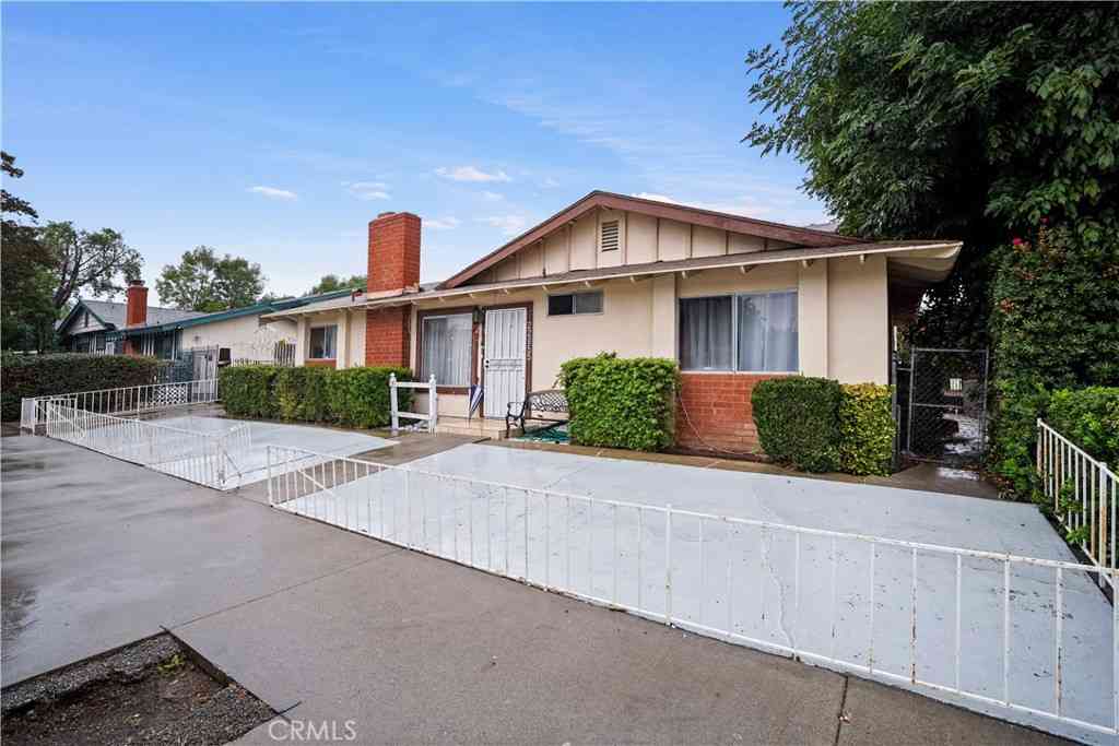 Multifamily For Sale - 22855 Vanowen<br/> West Hills, CA 91307