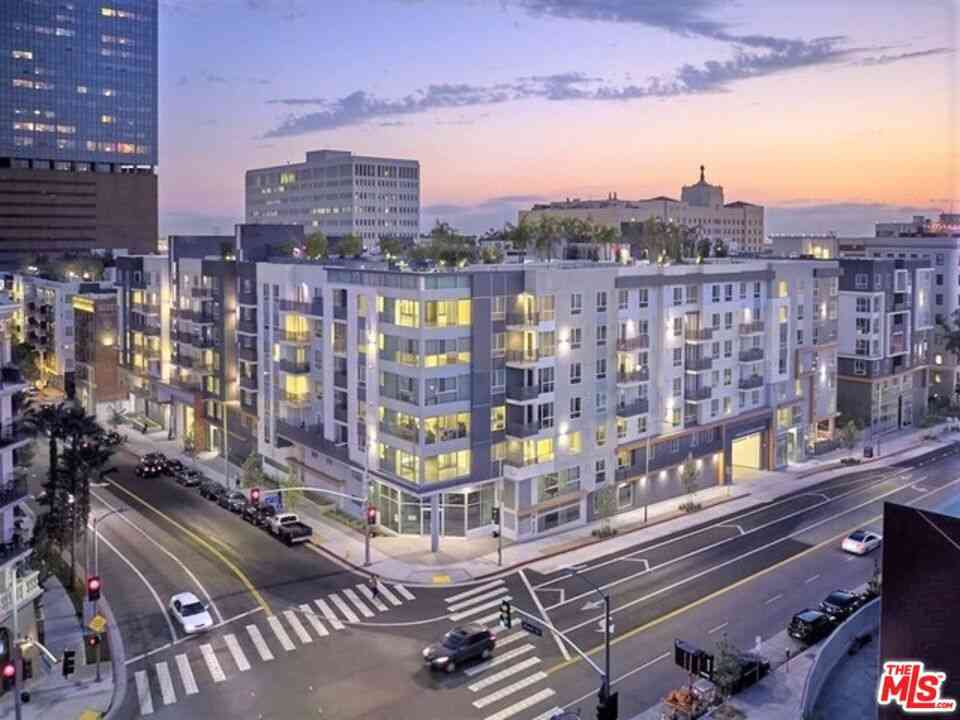 Condo For Rent - 1120 W 6th Street #1555<br/> Los Angeles, CA 90017