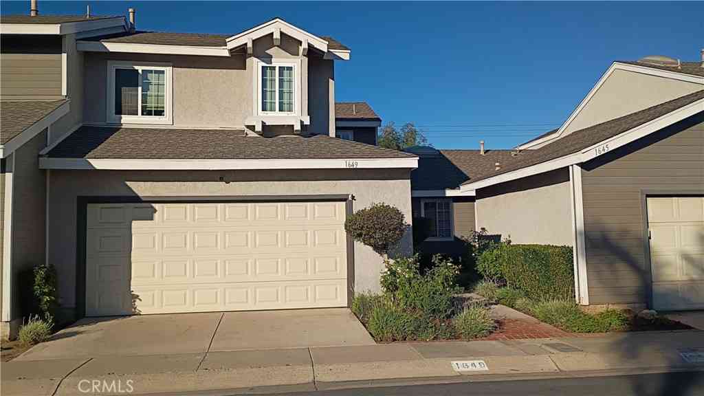 Townhouse For Sale - 1649 Toyon<br/> Corona, CA 92882