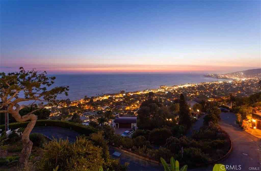 Homes For Rent - 2192 Crestview<br/> Laguna Beach, CA 92651