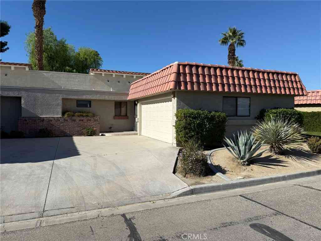 Condo For Sale - 77473 Sawgrass<br/> Palm Desert, CA 92211