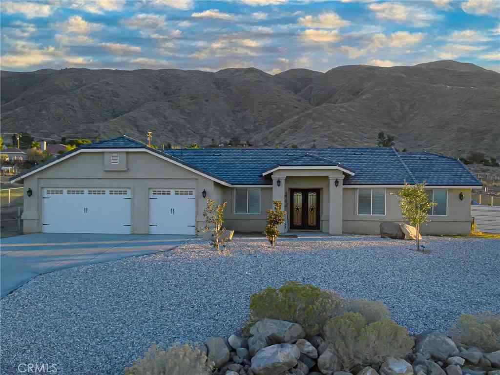 Homes For Sale - 22227 Skyline<br/> Apple Valley, CA 92308
