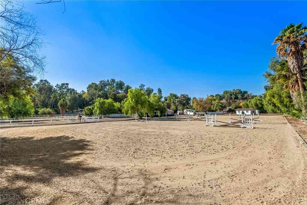 Vacant Land For Sale - 5547 Paradise Valley Road<br/> Hidden Hills, CA 91302