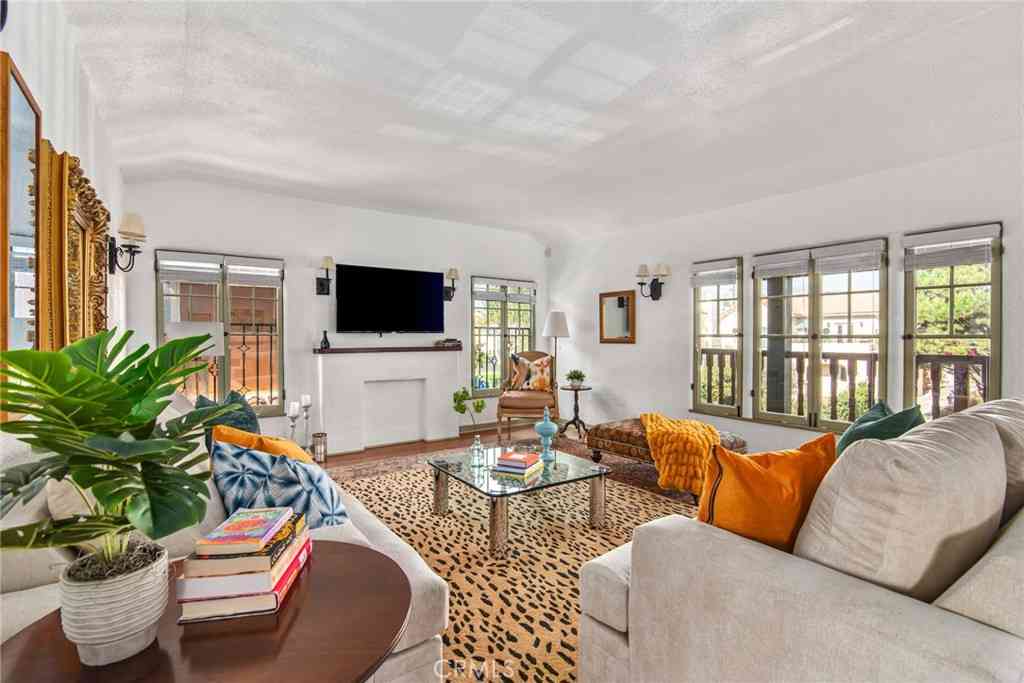 Multifamily For Rent - 8246 4th Street<br/> Los Angeles, CA 90048