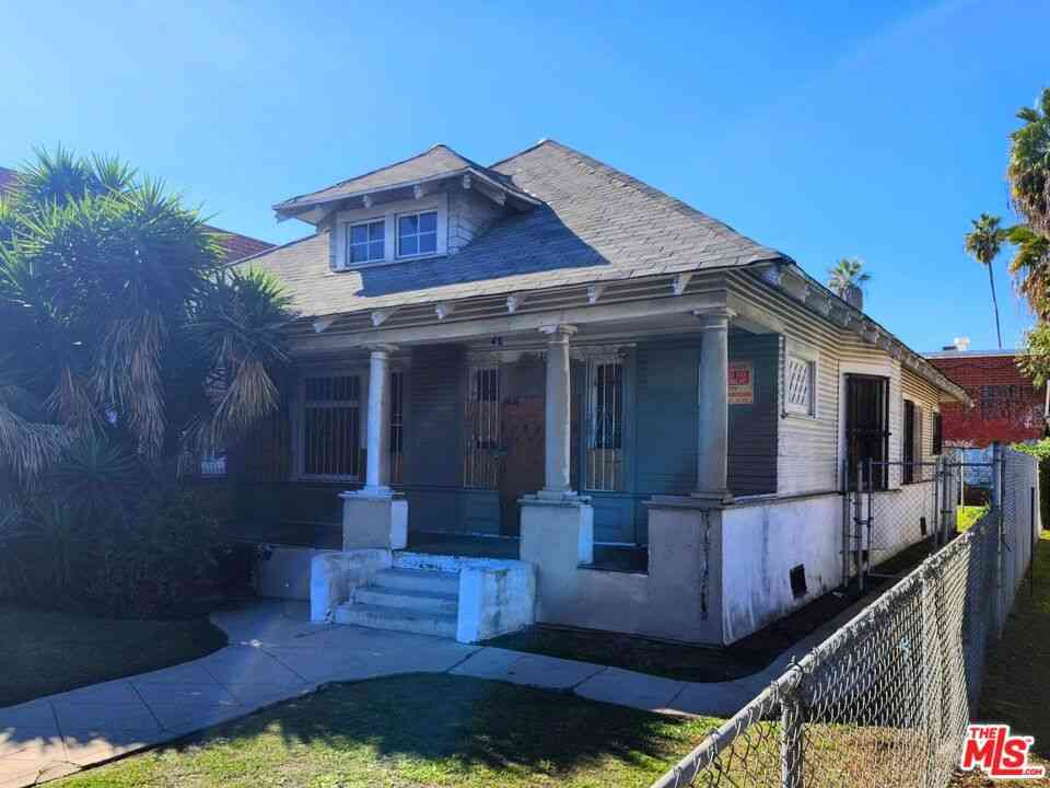 Homes For Sale - 4313 S Flower Street<br/> Los Angeles, CA 90037