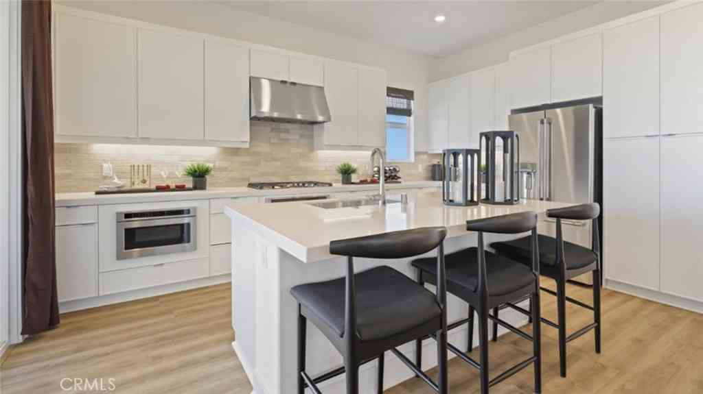 Condo For Sale - 300 Junco<br/> Irvine, CA 92618